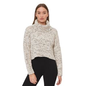 moon &‎ madison Medium Speckled Cream Turtleneck Chunky Sweater